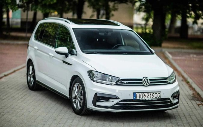 Volkswagen Touran cena 103900 przebieg: 135406, rok produkcji 2017 z Kostrzyn nad Odrą małe 562